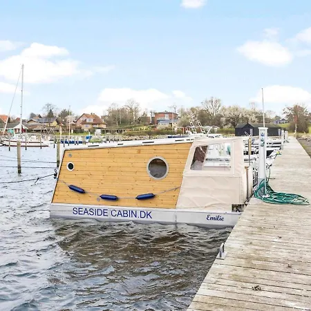 4 Person In Aeroskobing-by Traum * Ærøskøbing