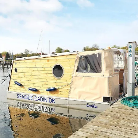 4 Person In Aeroskobing-by Traum * Ærøskøbing